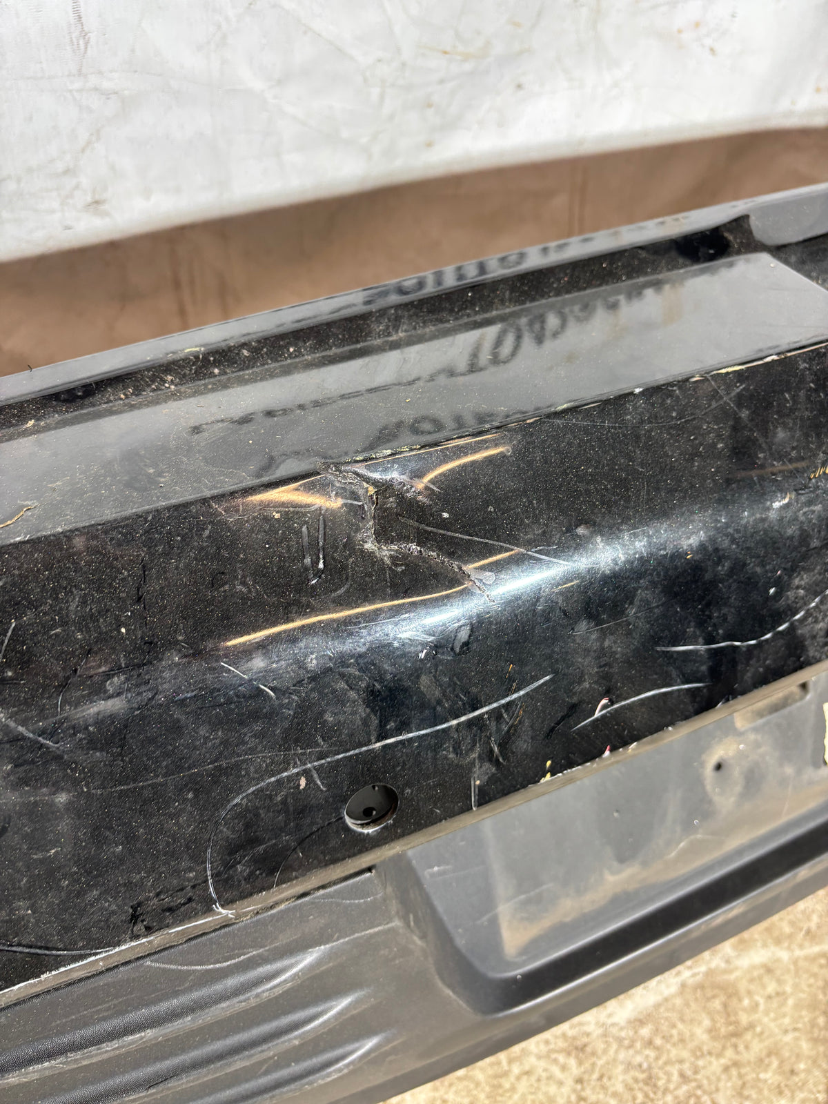 Pare choc arrière Renault Clio 4 phase 2 noir emplacement radar 850222925R