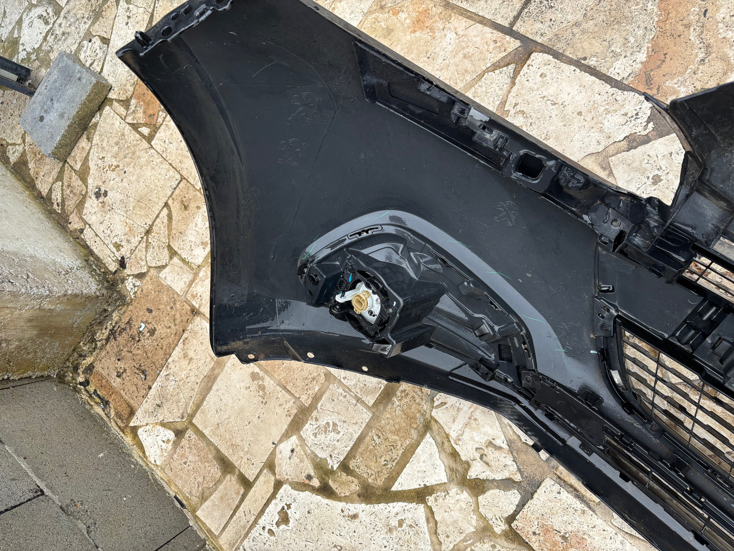 Pare choc avant Peugeot 208 1 phase 2 noir