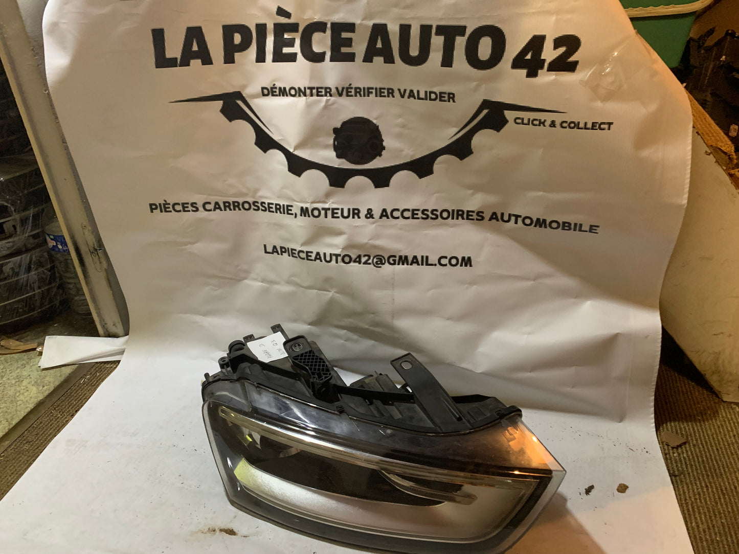 Phare avant droit Audi Q3 Xenon