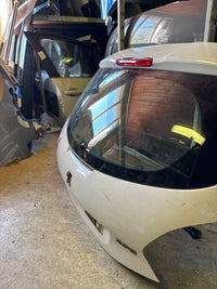 Hayon Peugeot 208 blanc