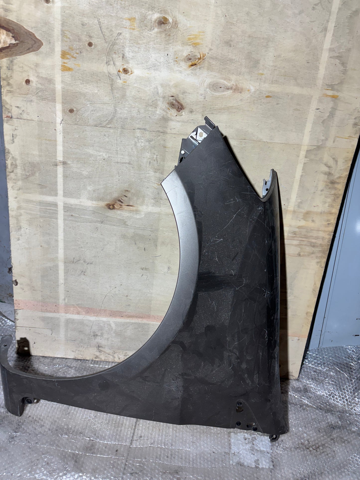 Aile avant Gauche gris anthracite Renault Clio 3 195