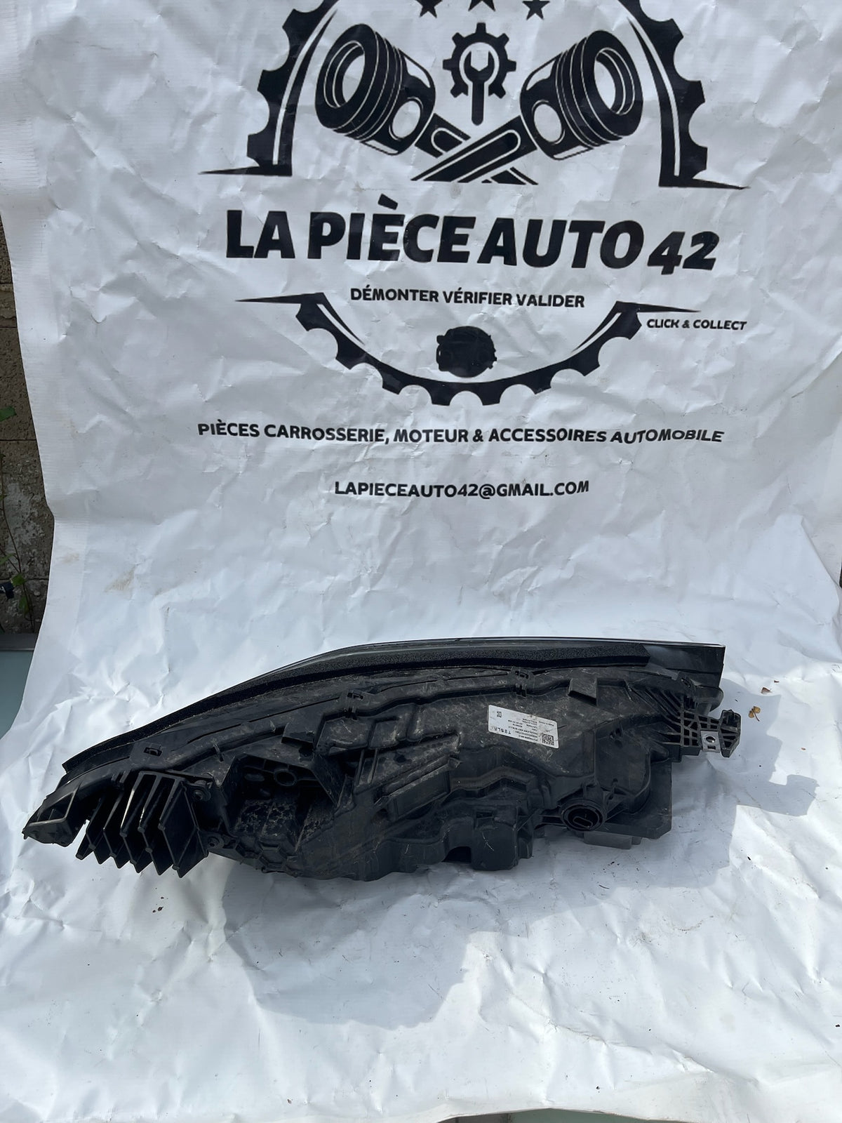 Phare avant gauche Tesla Model 3