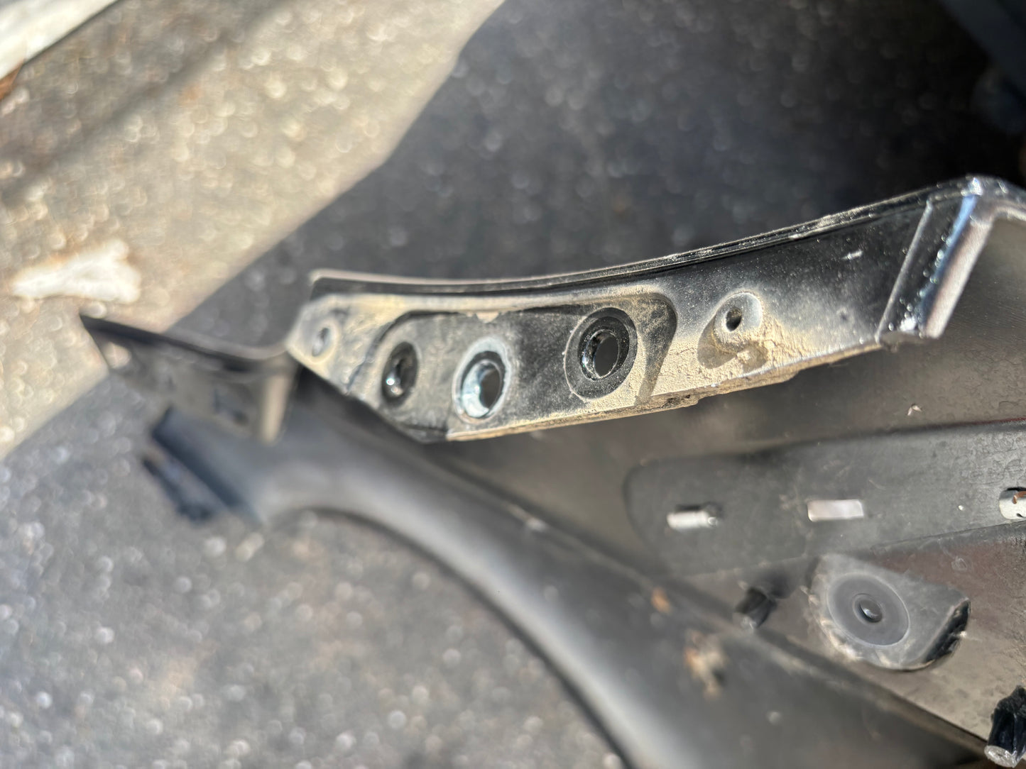 Aile avant droite Renault Clio 4 noir