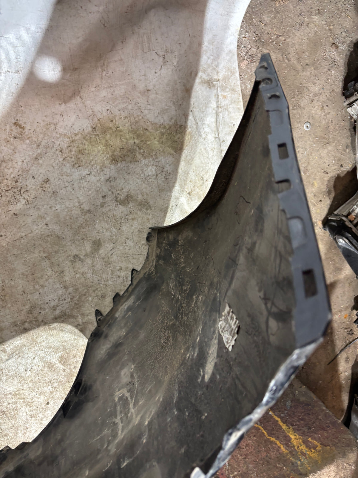 Pare choc arrière Renault Clio 4 noir 850222925R