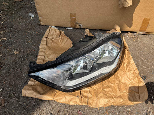 Phare avant gauche Audi A1