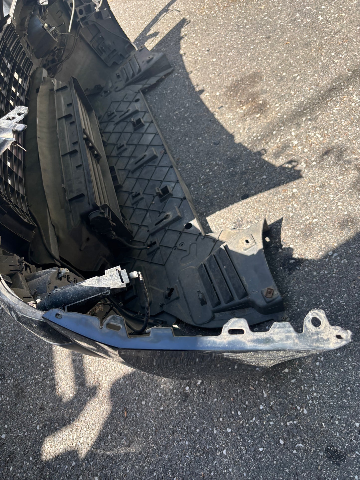 Pare choc avant Peugeot 3008 1 avec Radar + emplacement phare Xénon