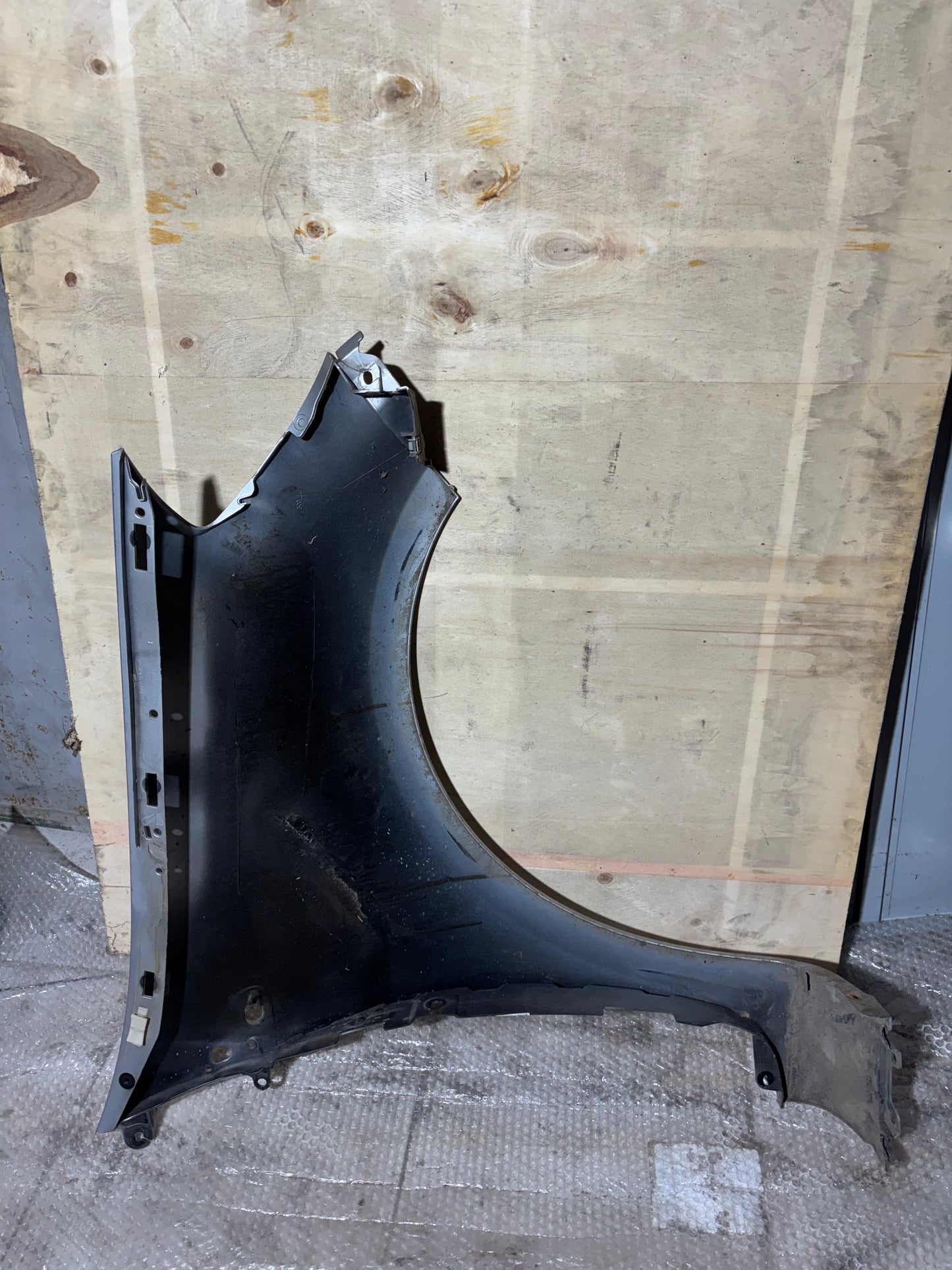 Aile avant gauche grise Renault Clio 3 195