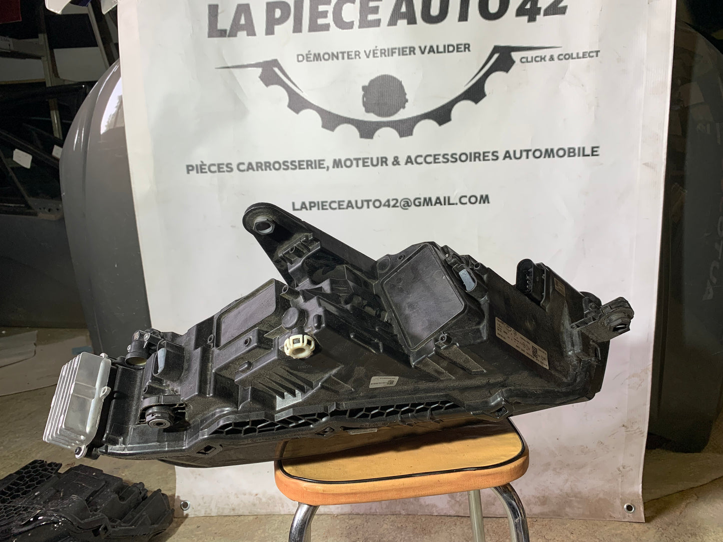 Phare avant droit Skoda Superb