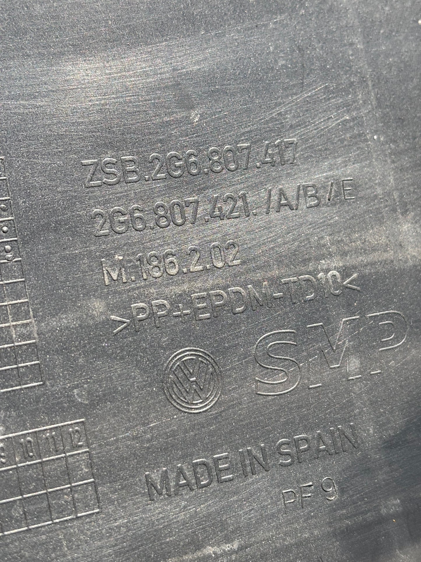 Pare choc arrière Volkswagen Polo 6 gris anthracite emplacement radar