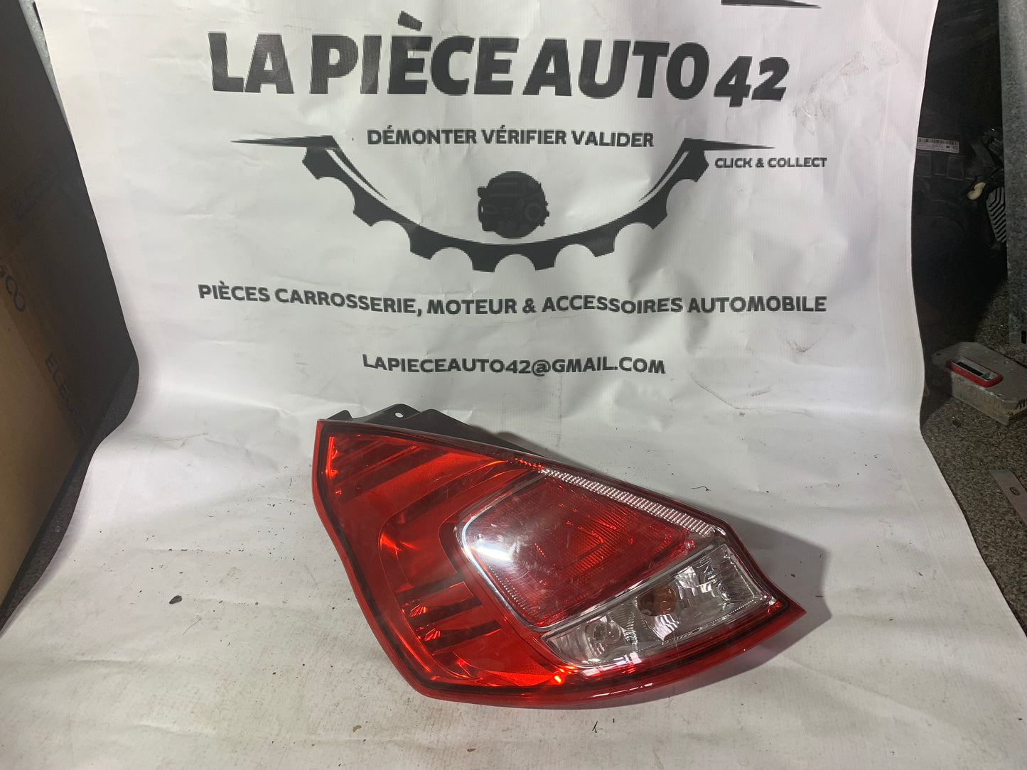 Feu arrière gauche Ford Fiesta 6 phase 2