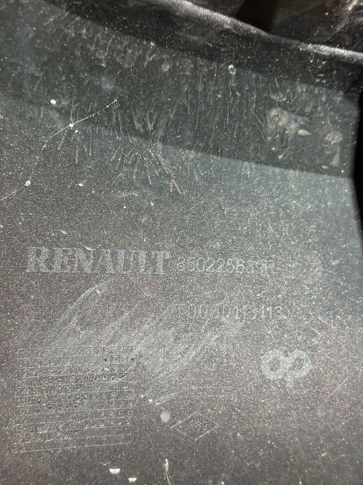 Pare choc arrière Renault Clio 4 phase 2 Rouge + emplacement radar 850225639R