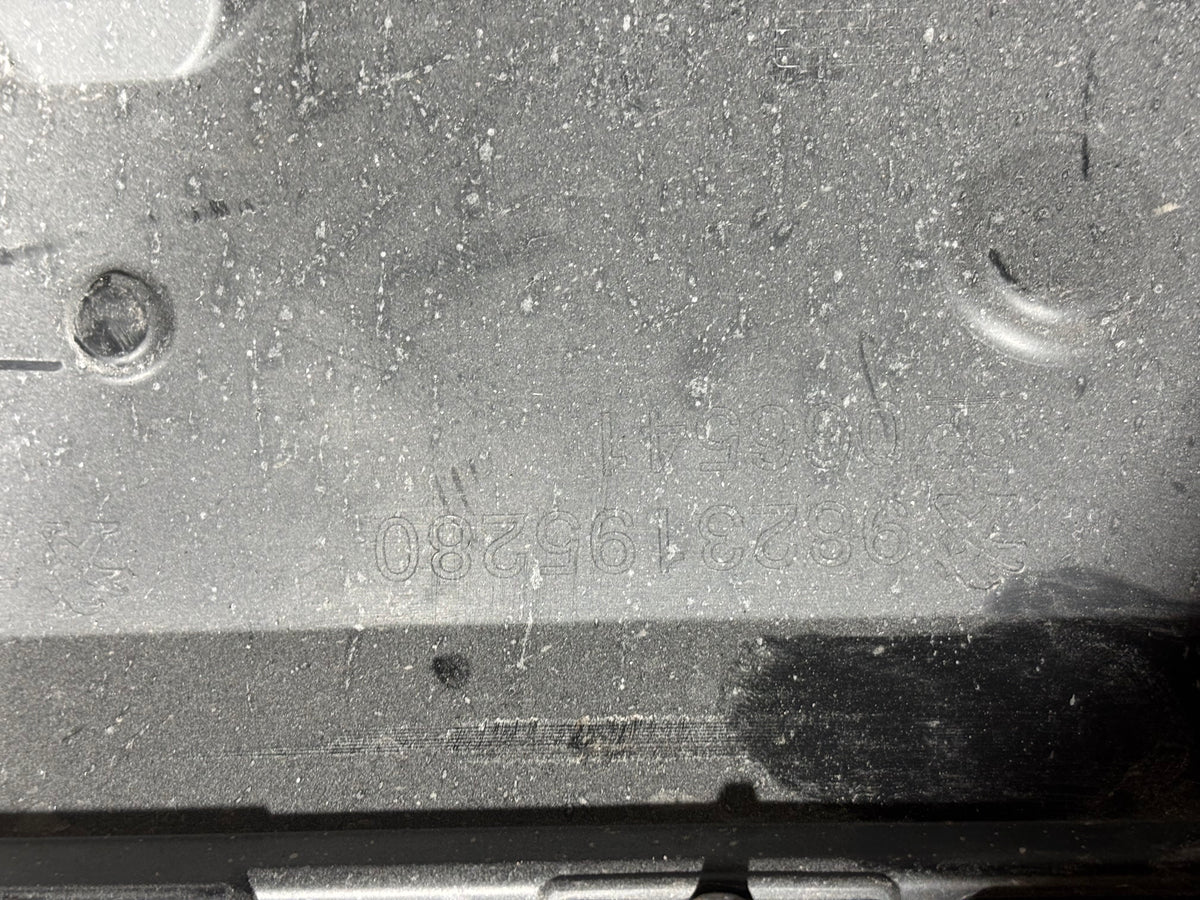 Pare choc arrière Peugeot 208 2 gris emplacement radar