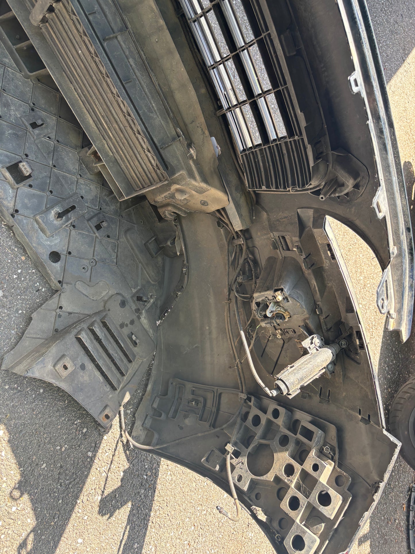 Pare choc avant Peugeot 3008 1 avec Radar + emplacement phare Xénon