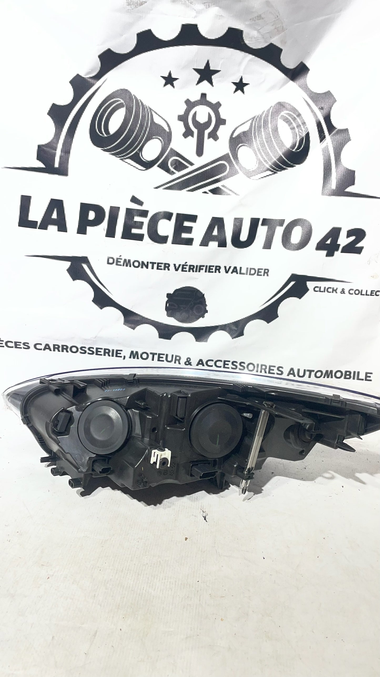Phare avant droit Renault Megane fond noir