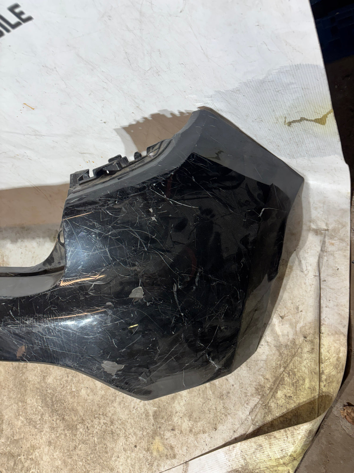 Pare choc arrière Renault Clio 4 noir 850222925R