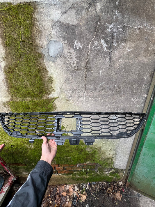 Grille inférieur de pare choc Dacia Sandero 3