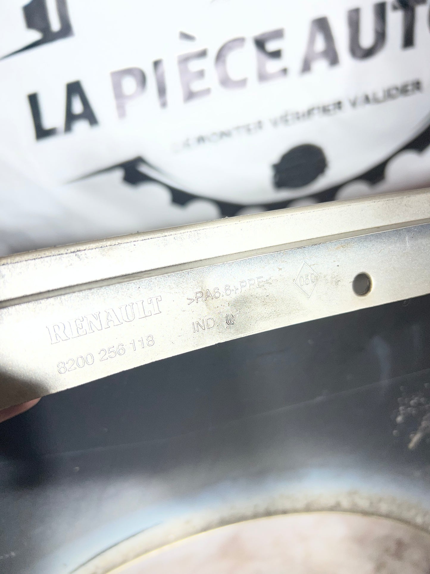 Aile avant droite Clio 3 (185)