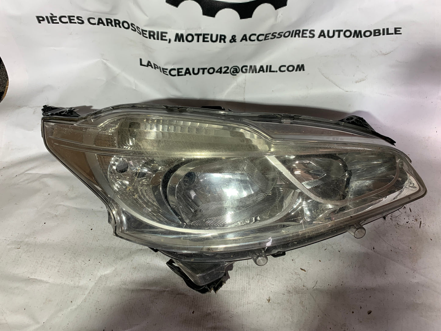 Phare avant droit Peugeot 208 1 phase 1