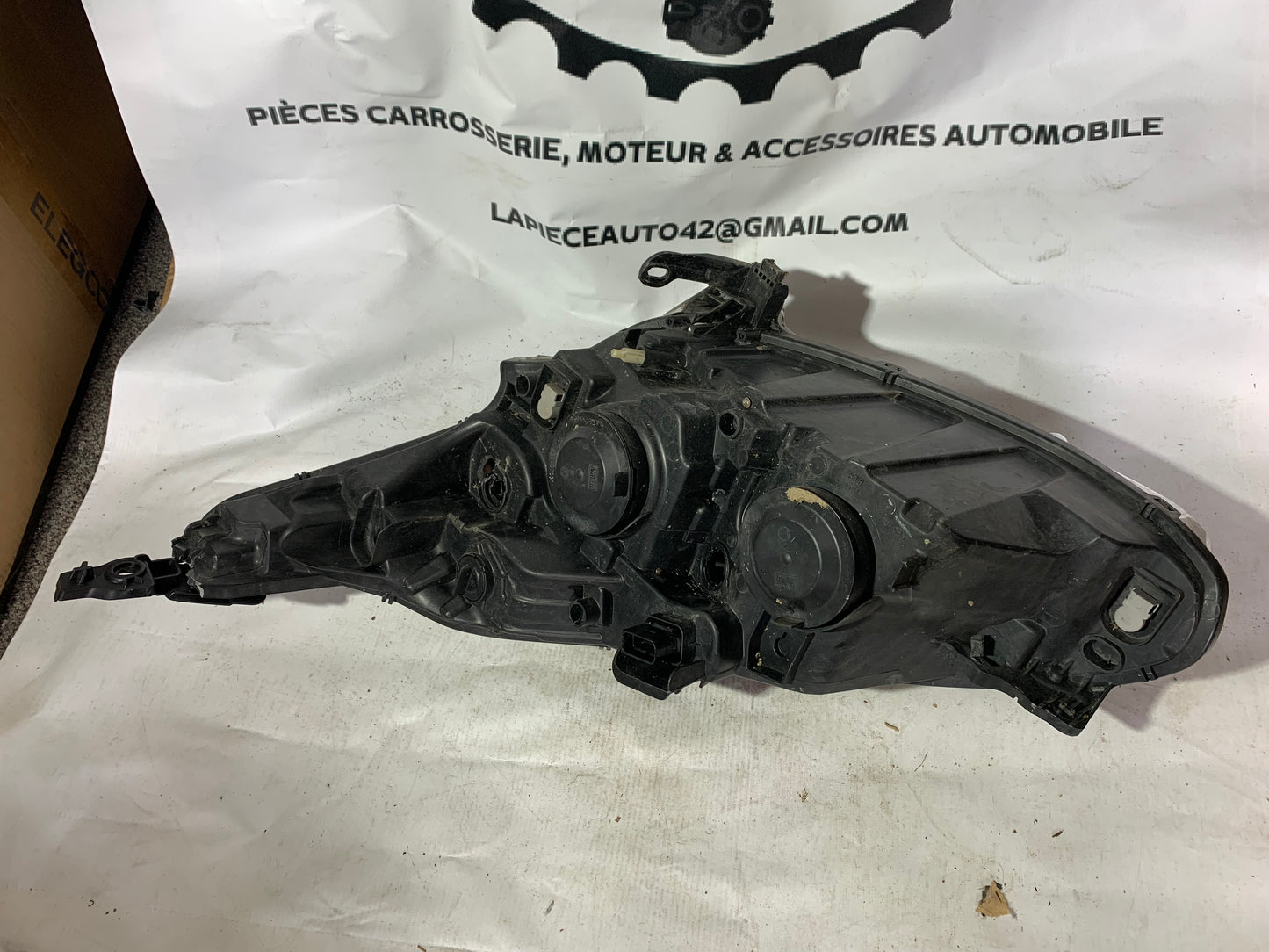 Phare avant droit Peugeot 208 1 phase 1