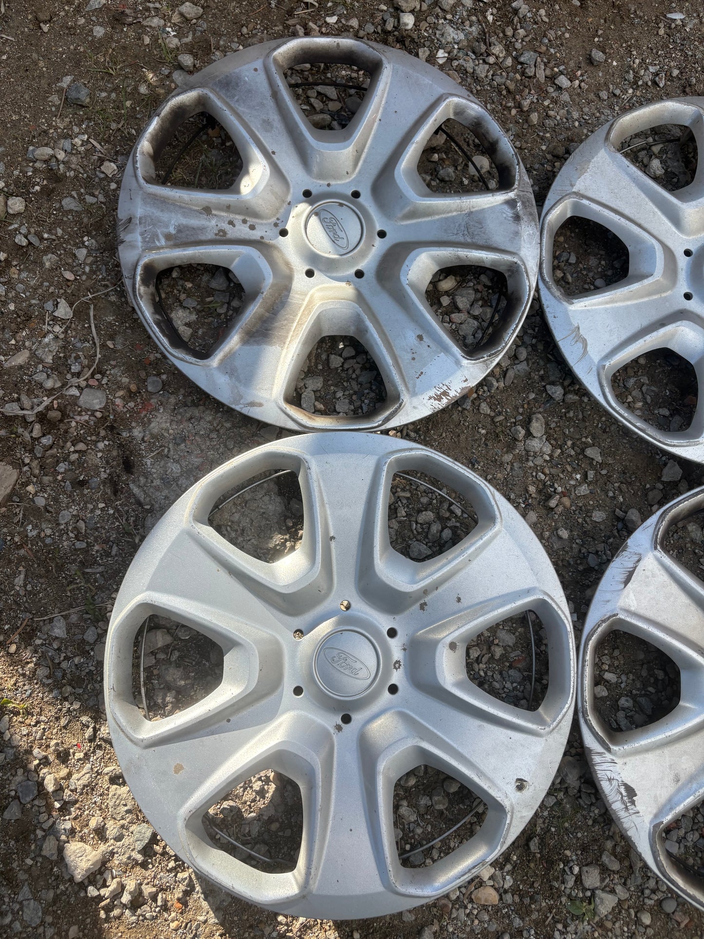 Enjoliveur 15 pouce Ford tourneo Connect lot de 4