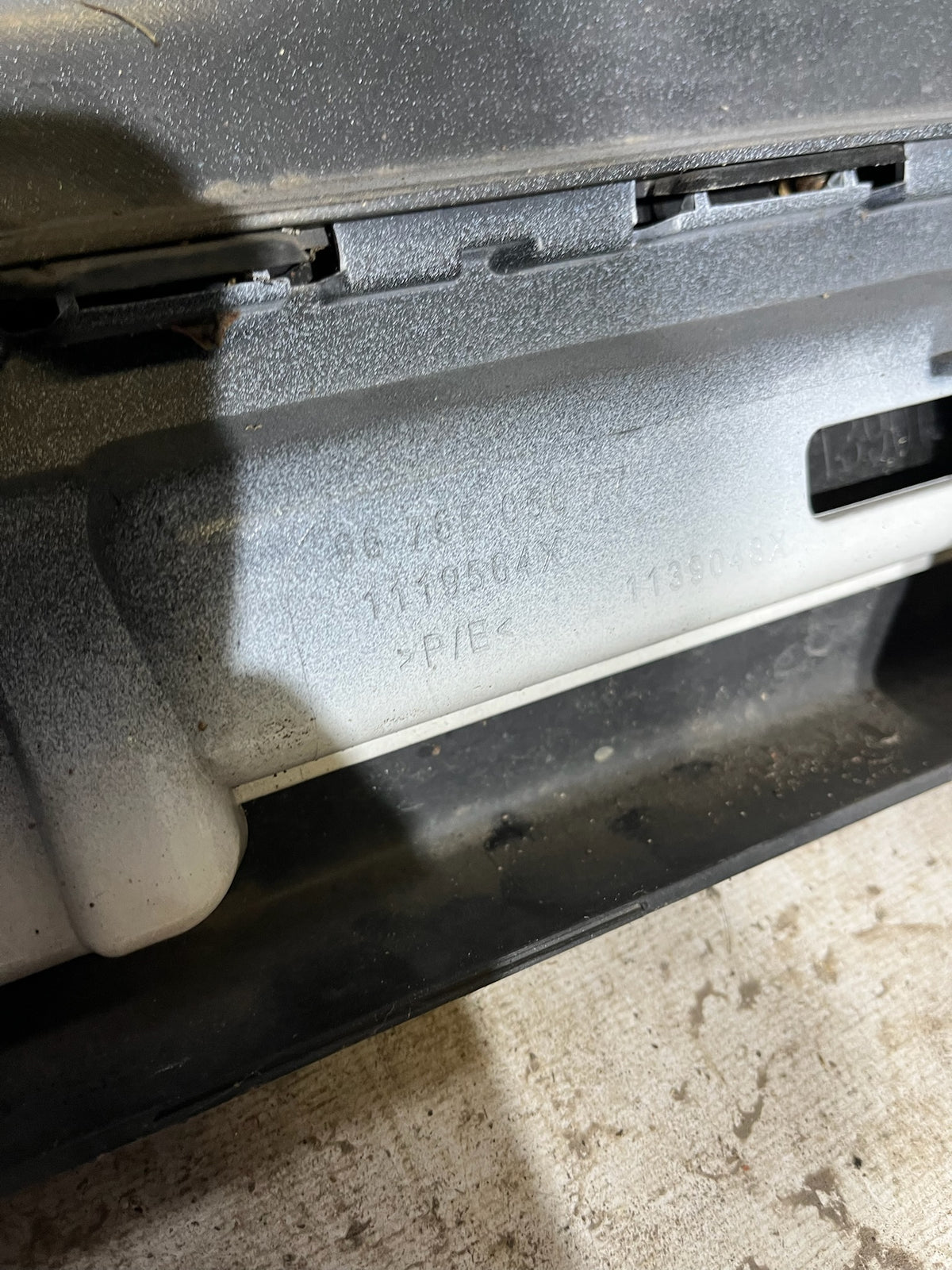 Pare choc arrière Peugeot 208 1 blanc + emplacement Radar