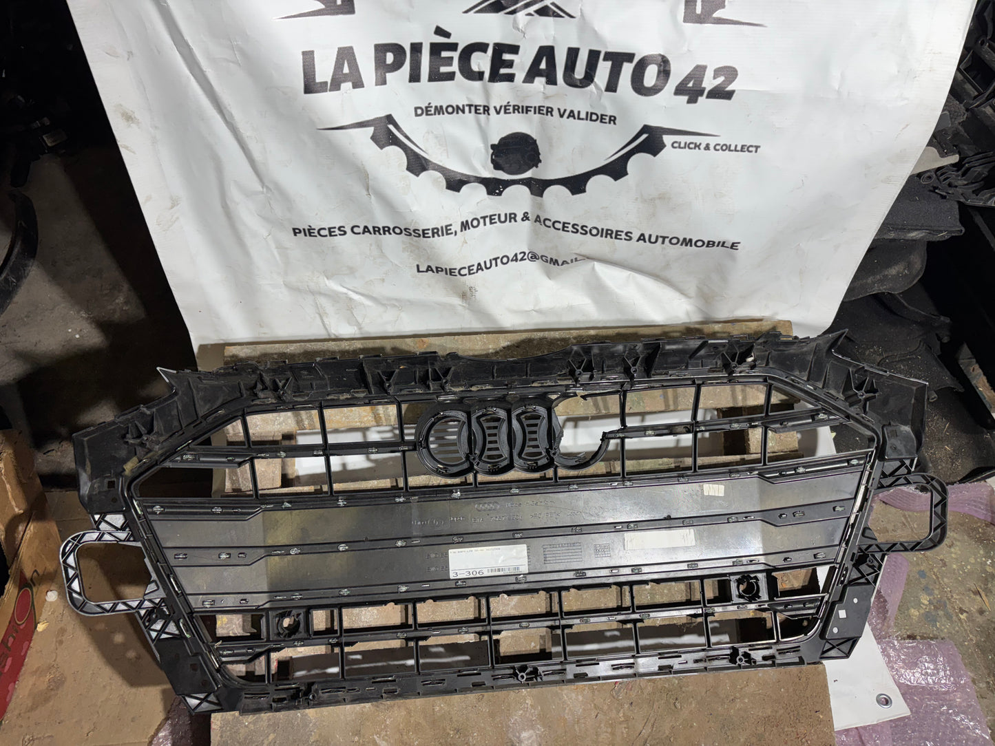 Calandre Audi A4 S4 / 8W0853651