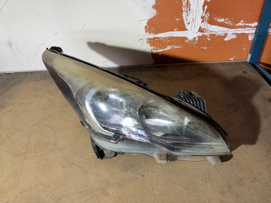 Phare avant droite Peugeot 3008 1