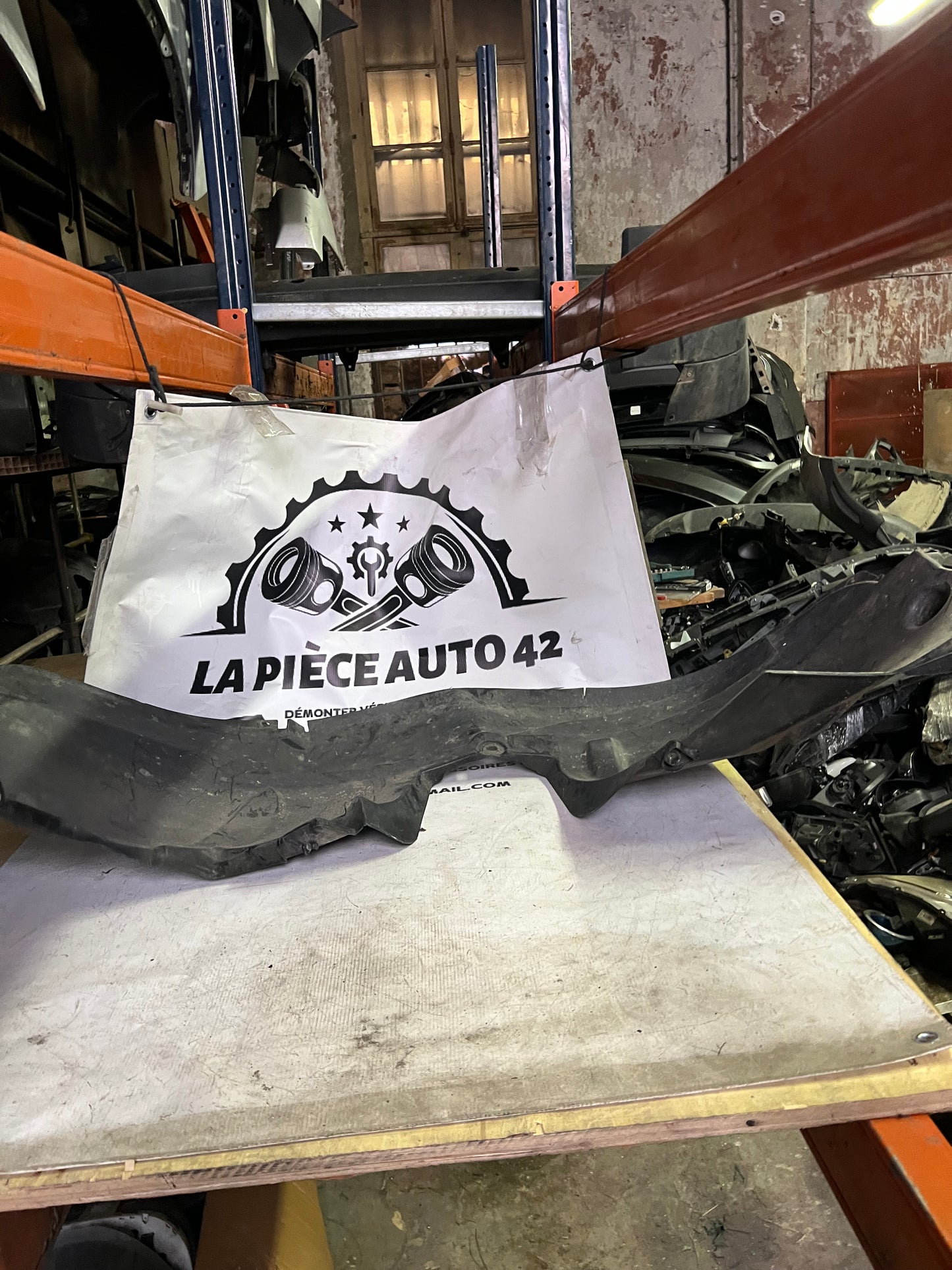 Pare boue avant gauche Dacia Duster
