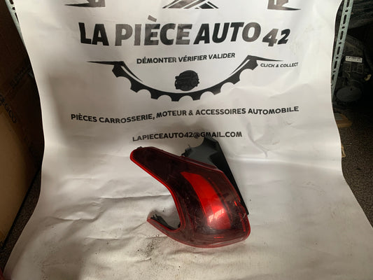 Feu arrière gauche extérieur Peugeot 2008 1 phase 2