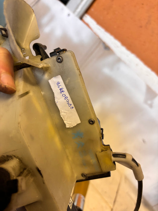 Serrure de porte Peugeot 208 avant gauche