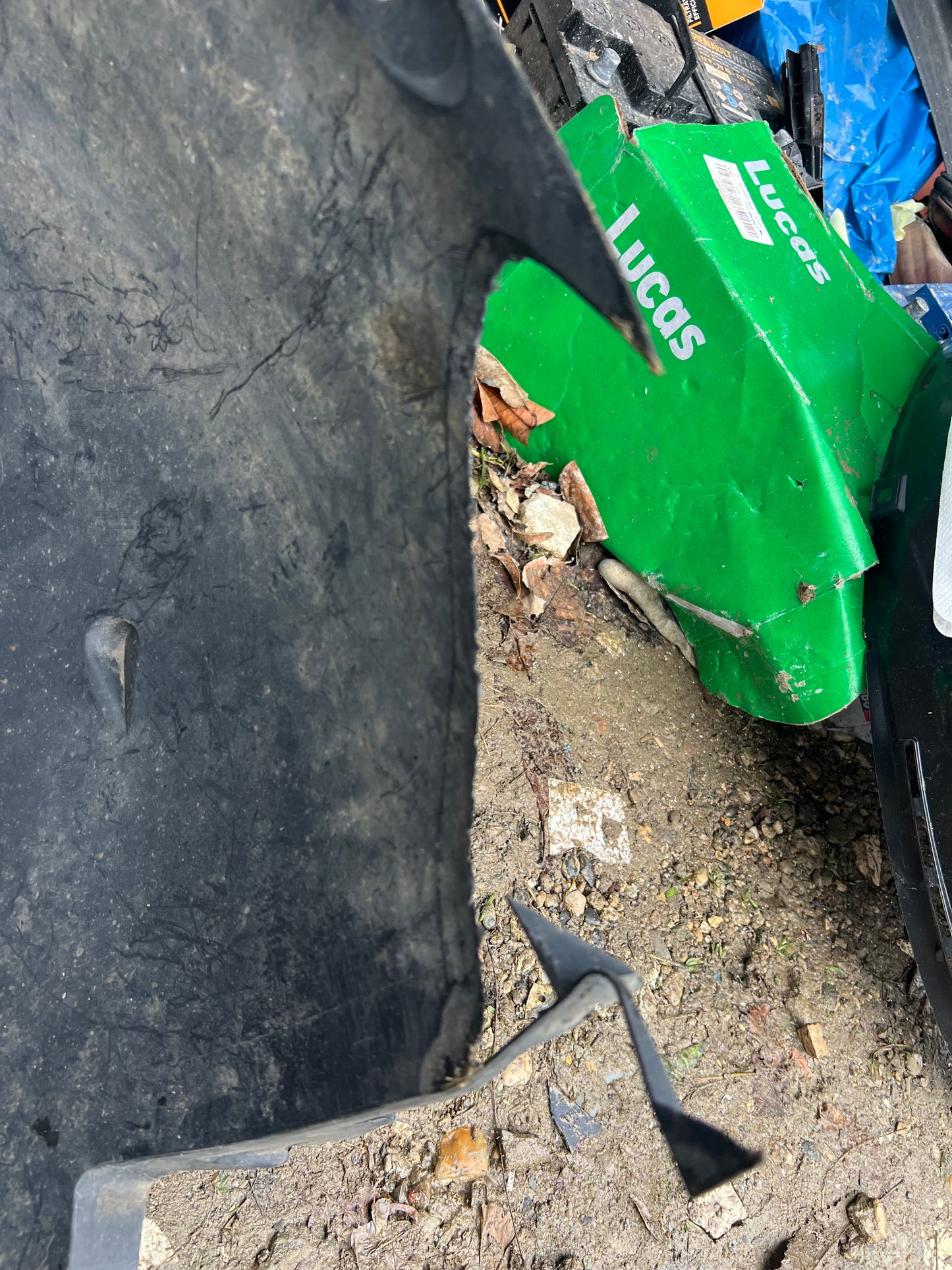 Pare boue avant droit Peugeot 2008