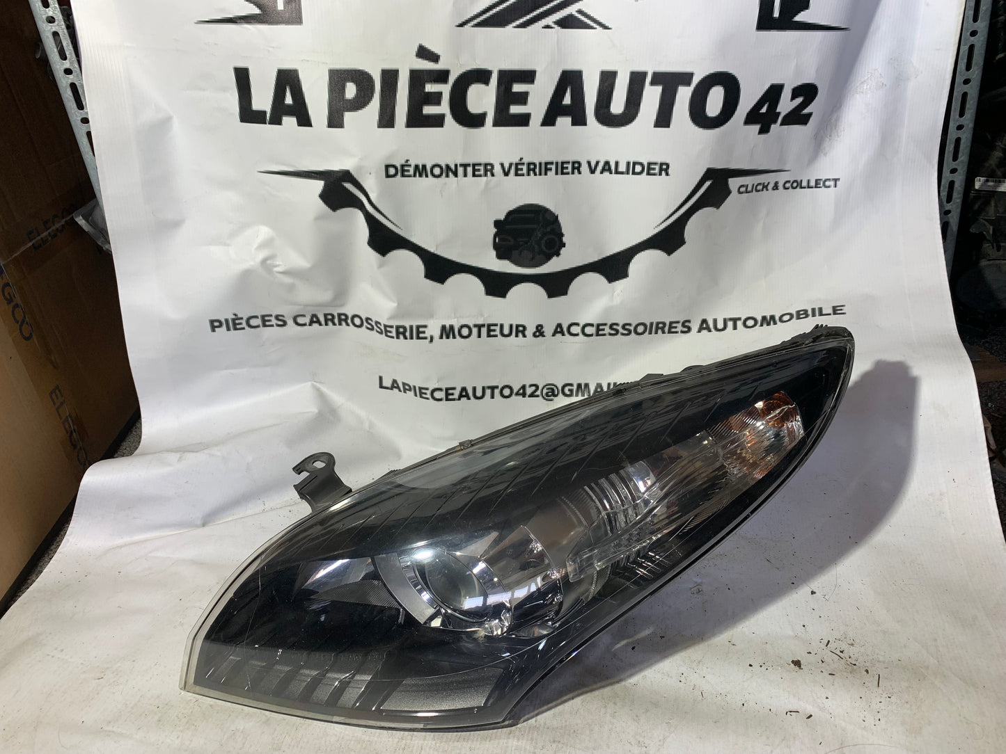 Phare avant gauche Renault Megane 3 xénon