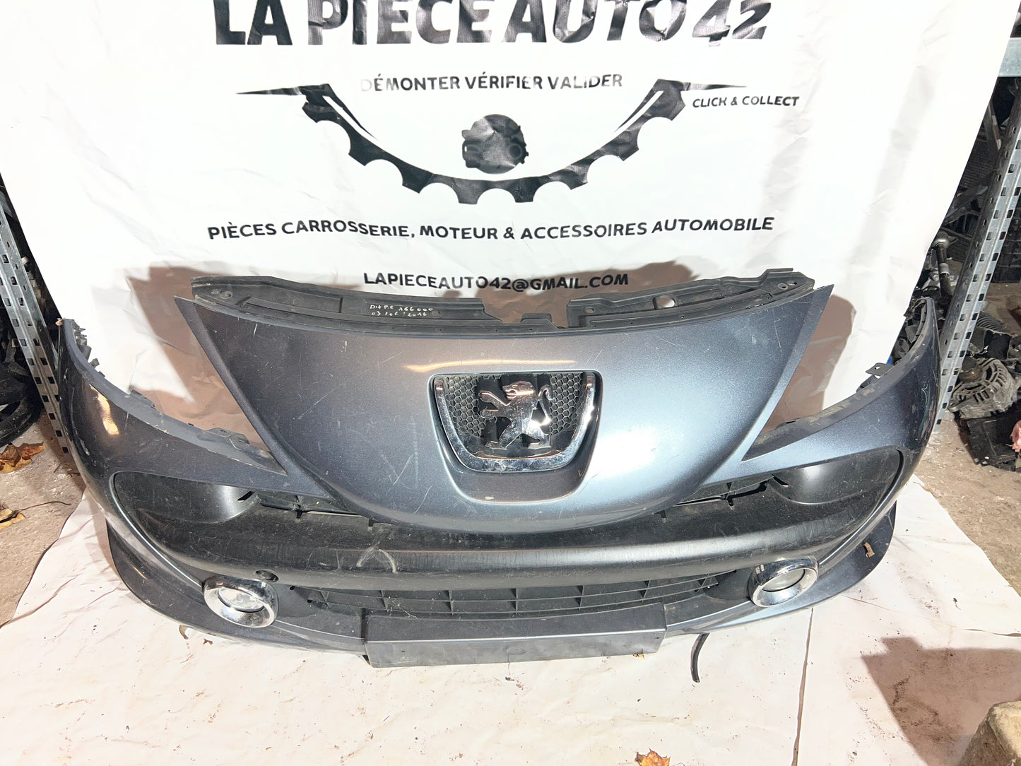 Pare chocs avant Peugeot 207 gris