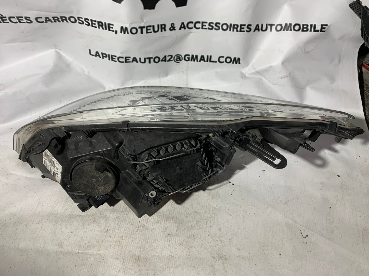 Phare avant droit Renault Megane 3 phase 1 fond gris