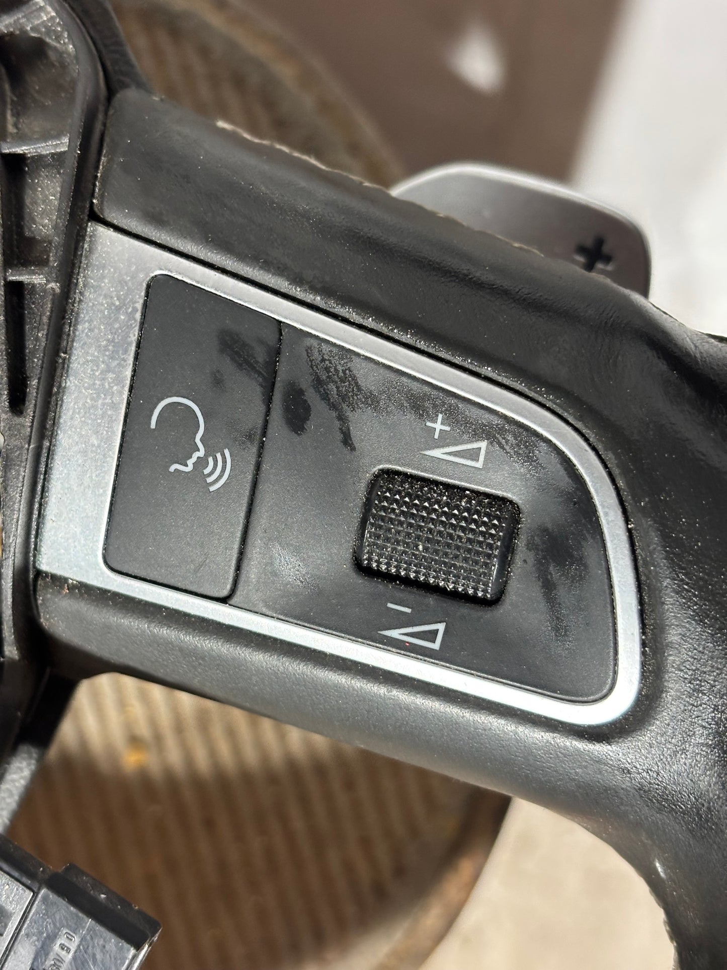 Volant Audi S8 avec palettes changement de vitesse