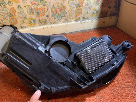 Phare avant gauche Audi A4 B9 (8W)