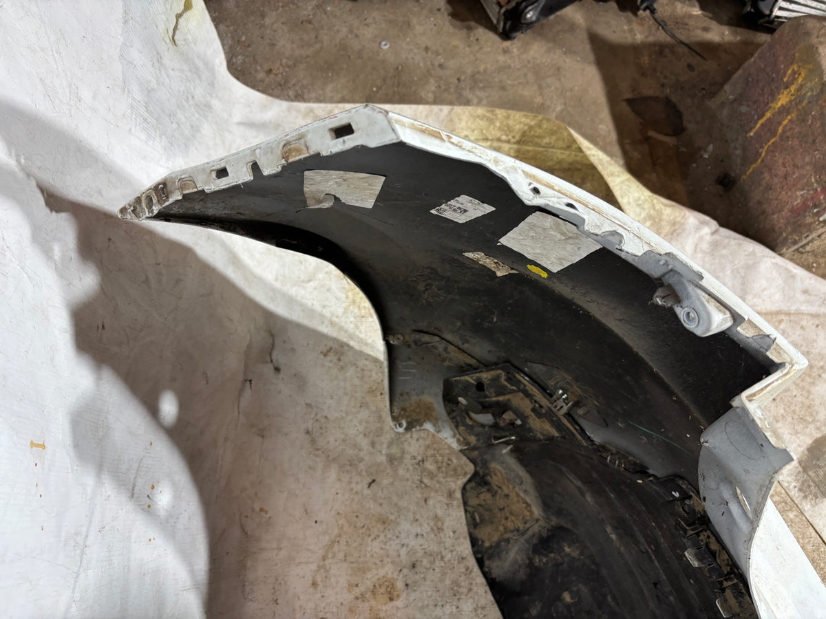 Pare choc arrière Renault Clio 4 Blanc + emplacement radar 850222925R
