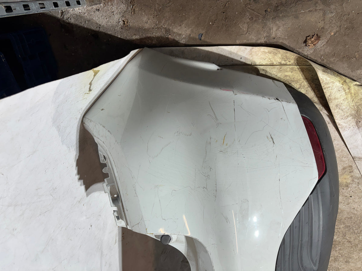 Pare choc arrière Renault Clio 4 blanc 850225639R