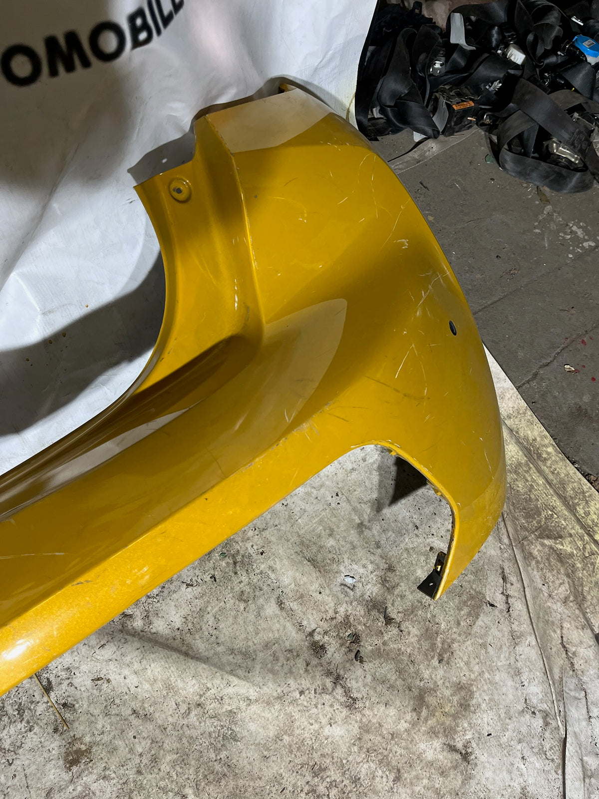 Pare choc arrière Peugeot 208 2 Jaune + emplacement Radar