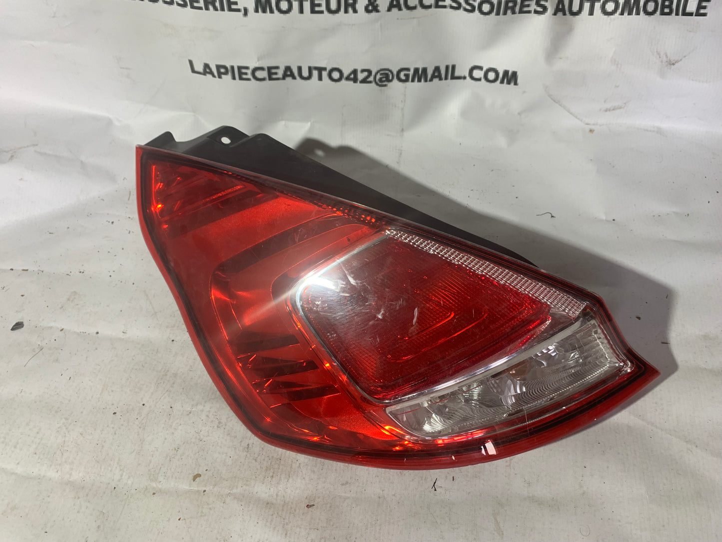 Feu arrière gauche Ford Fiesta 6 phase 2