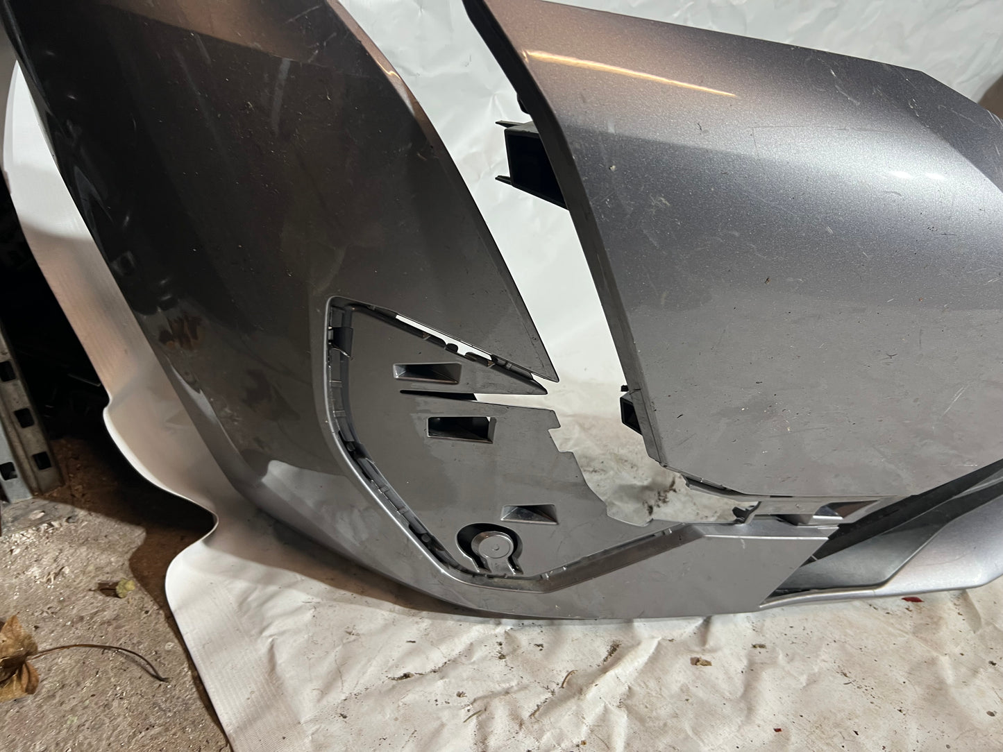 Pare choc avant Peugeot 308 T10 gris