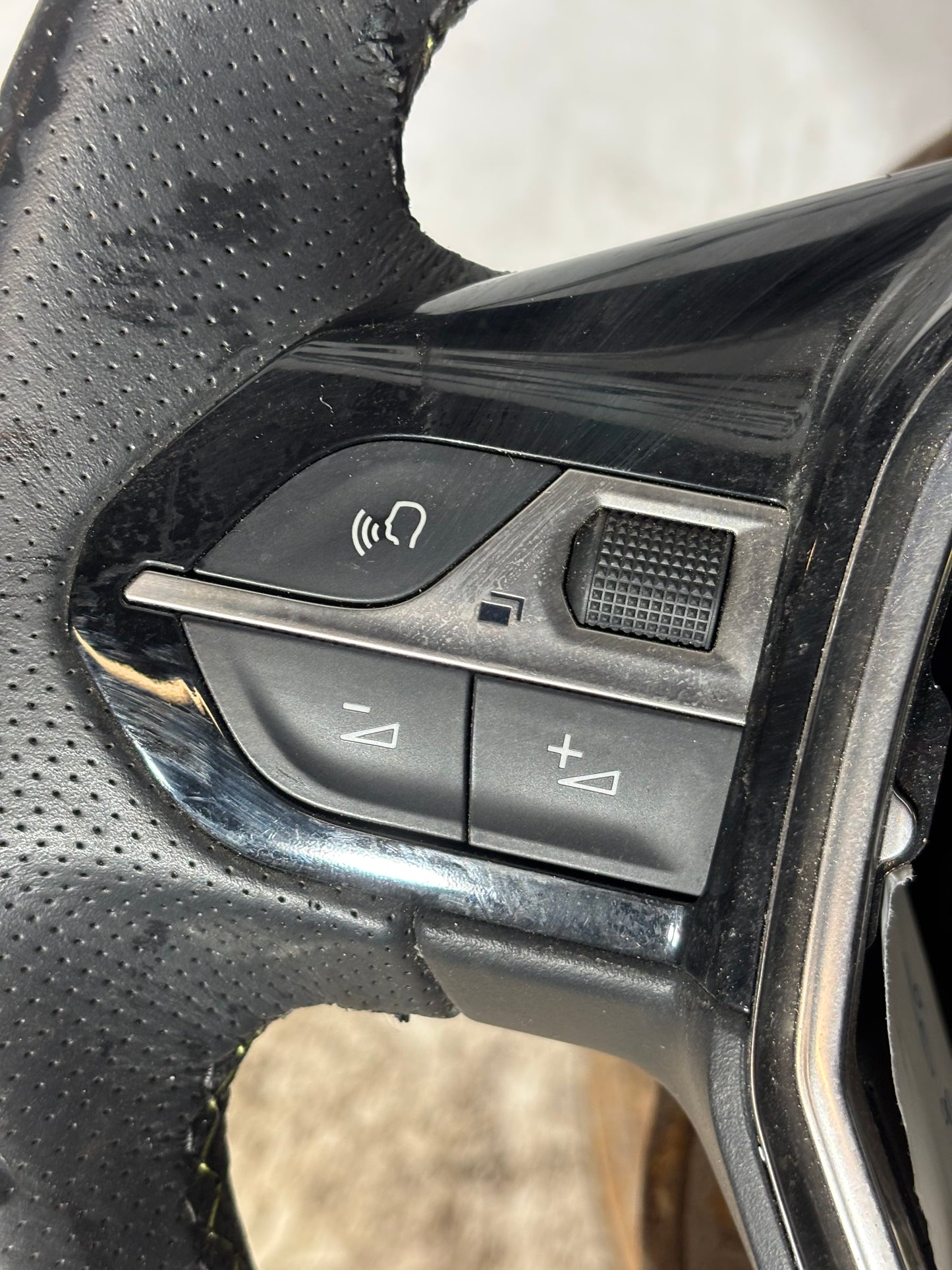 Volant Peugeot 208 2 GT line 640501900A