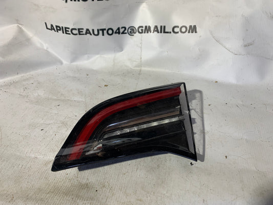 Feu arrière droit intérieur Tesla modèle 3