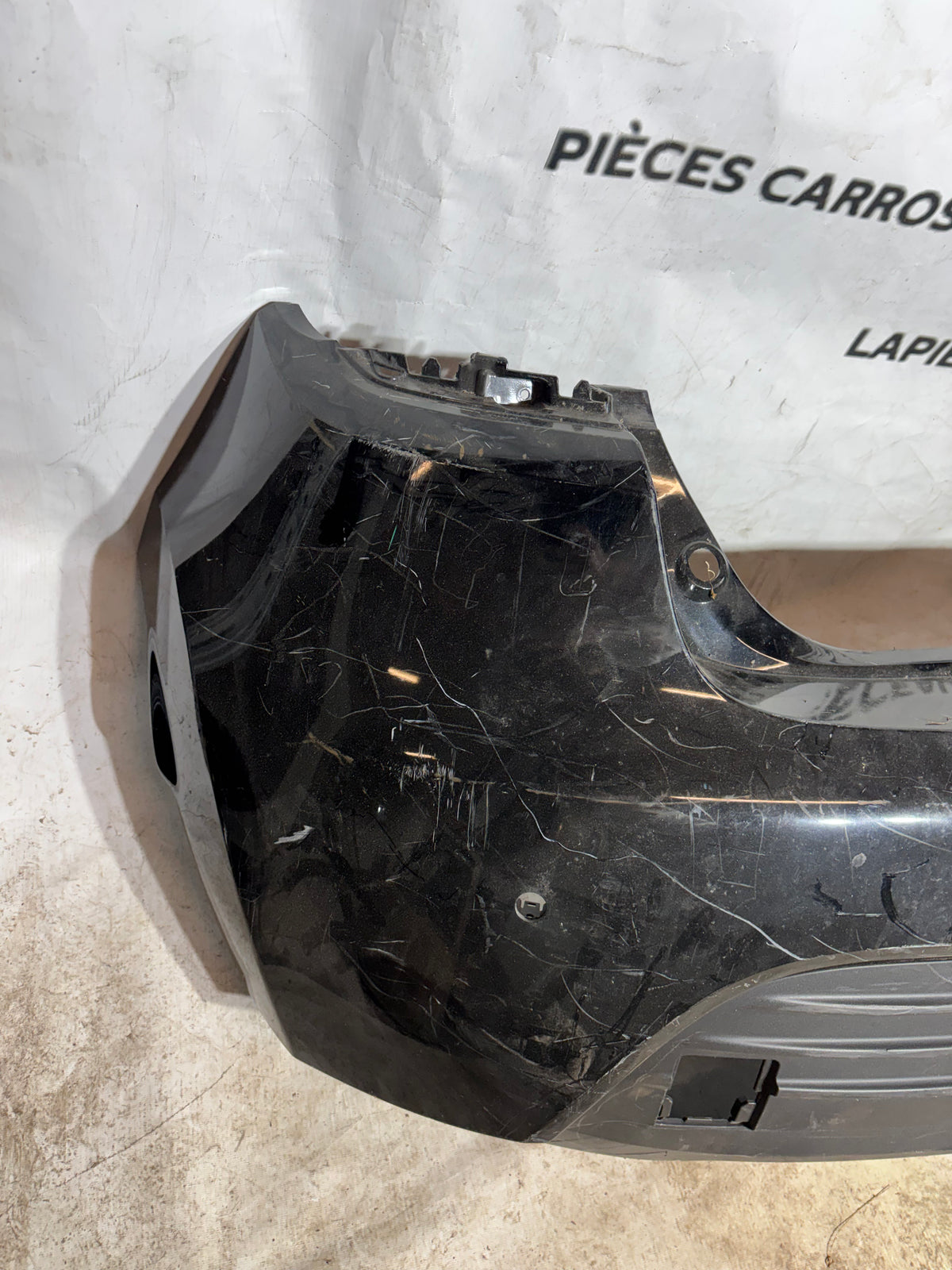Pare choc arrière Renault Clio 4 phase 2 noir emplacement radar 850222925R