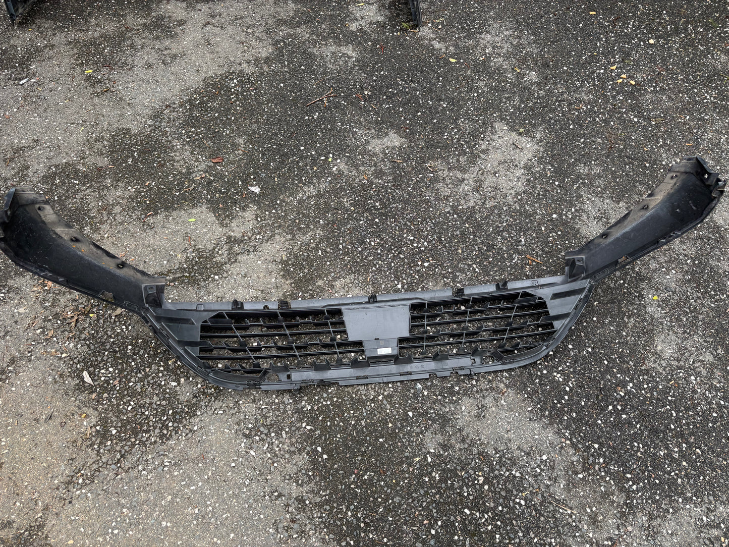 Grille centrale pare choc avant Renault Captur 2 2020-2024