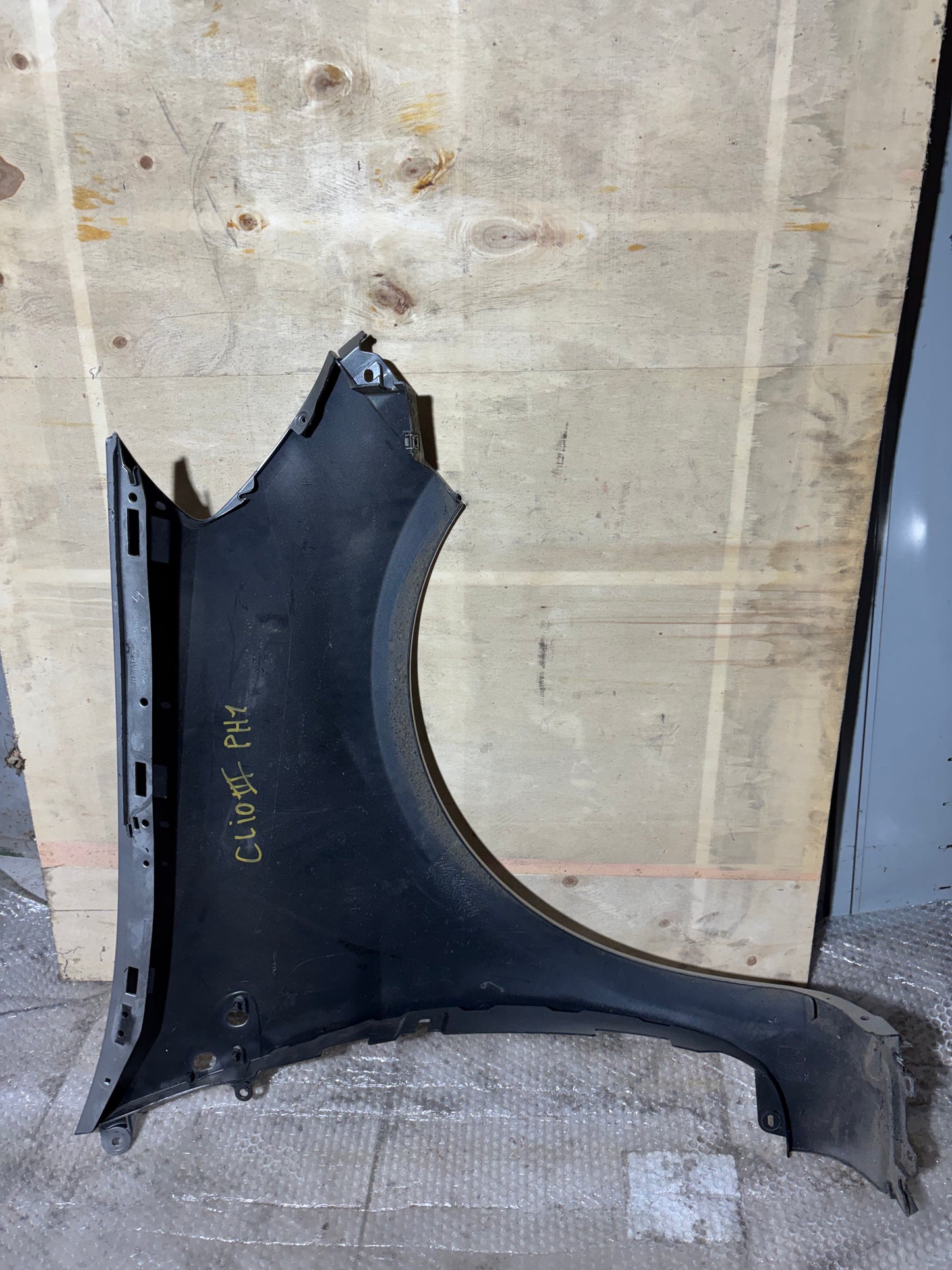 Aile avant gauche grise Renault Clio 3 185