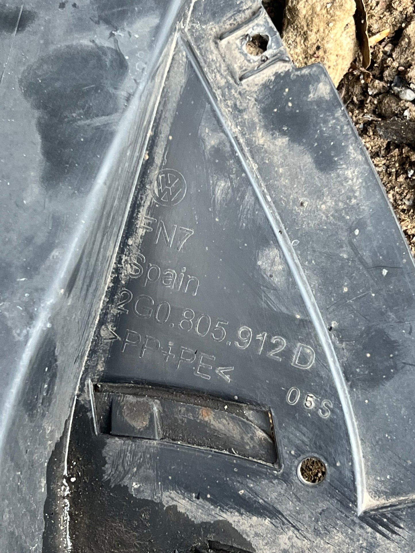 Pare boue avant droit Volkswagen Polo 6