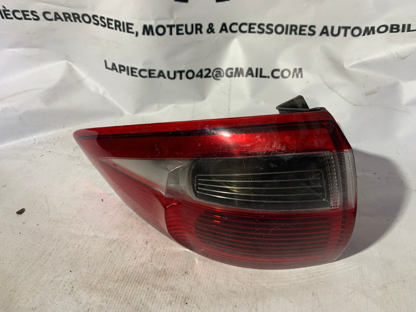 Feu arrière gauche extérieur Ford CMAX 2