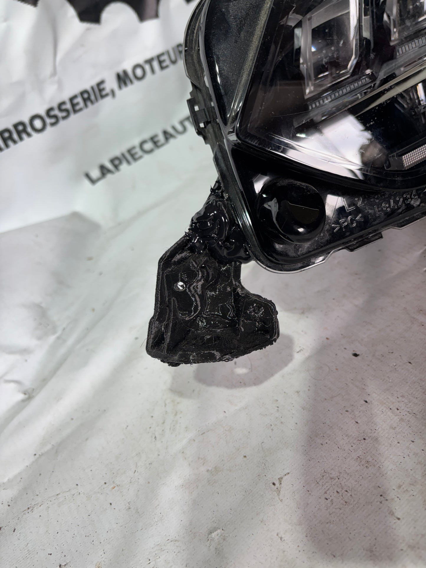 Phare avant gauche Peugeot 208 2 Full Led (Kit de réparation)