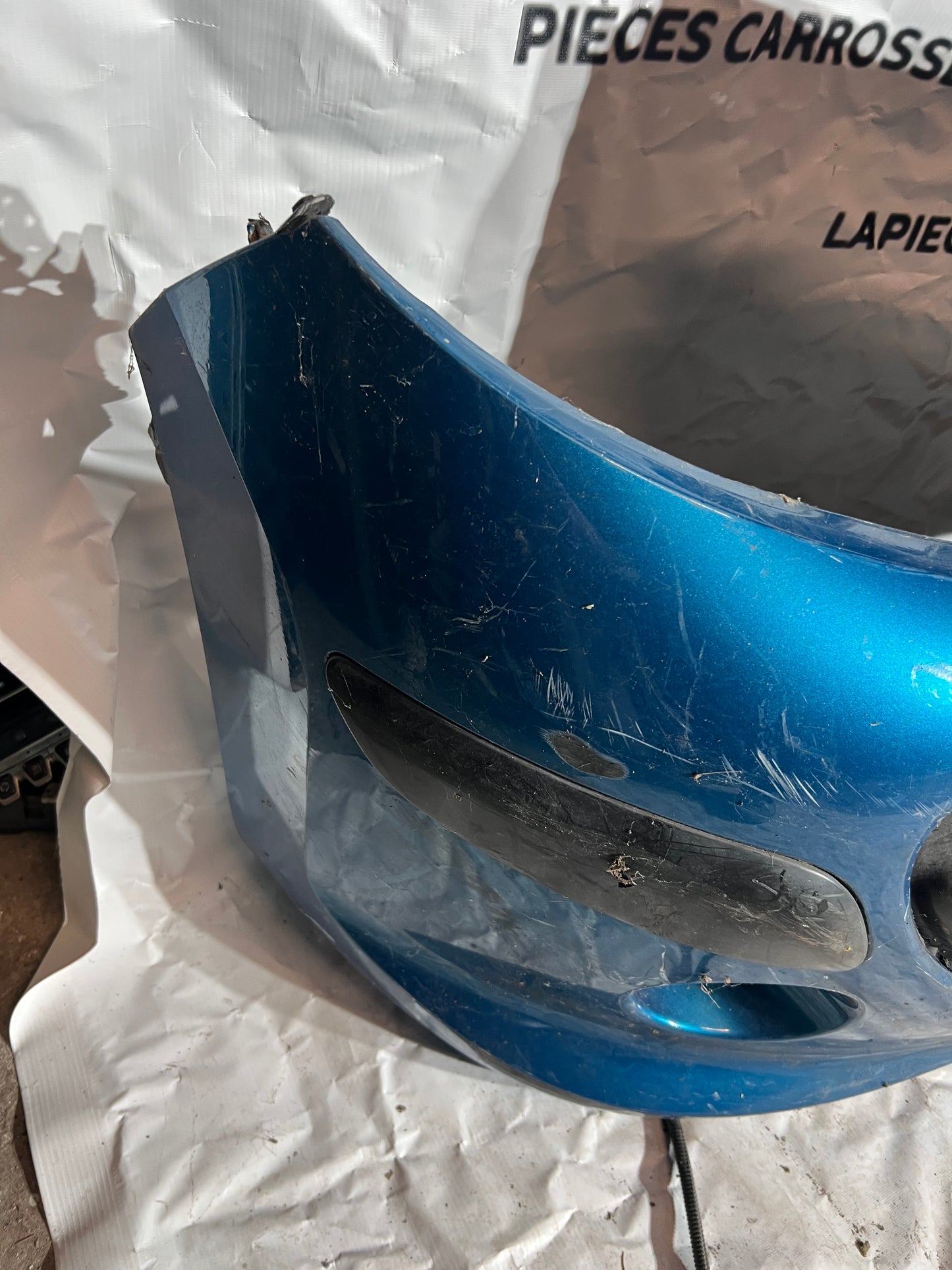 Pare-chocs avant Peugeot 207 bleu ￼